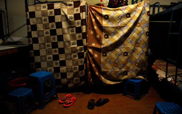 Cuộc sống chui rúc ở chung cư giá rẻ tại Hồng Kông - 11