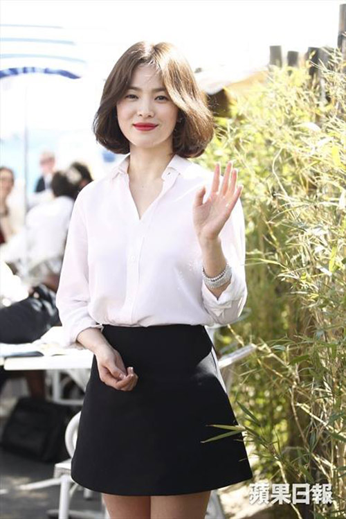 Ngắm những bộ trang phục đẹp của sao Hàn trên thảm đỏ | VTV.VN