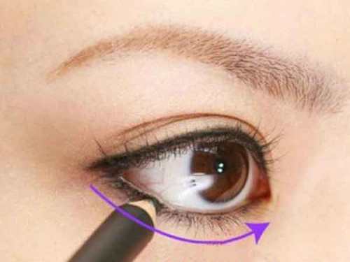 Kẻ mắt nước quyến rũ như Phạm Băng Băng đi chơi lễ - 2