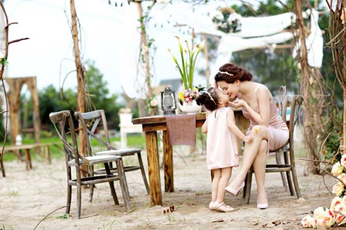 Bộ ảnh khiến quot;mọi bà mẹ muốn có con gáiquot; của MC truyền hình xinh đẹp - 9