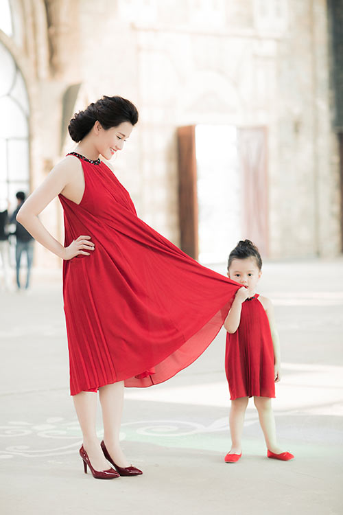 Bộ ảnh khiến quot;mọi bà mẹ muốn có con gáiquot; của MC truyền hình xinh đẹp - 3