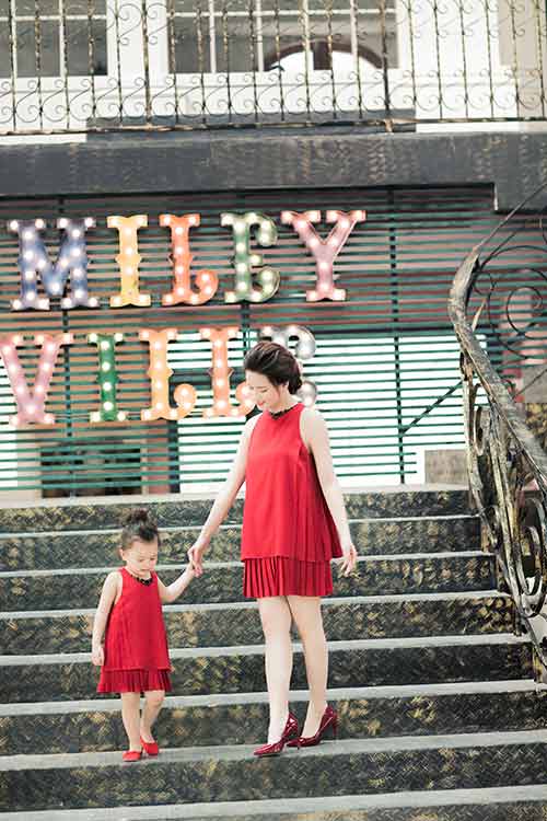 Bộ ảnh khiến quot;mọi bà mẹ muốn có con gáiquot; của MC truyền hình xinh đẹp - 2