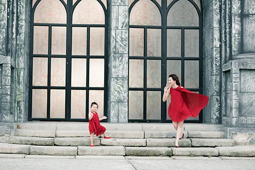 Bộ ảnh khiến quot;mọi bà mẹ muốn có con gáiquot; của MC truyền hình xinh đẹp - 1