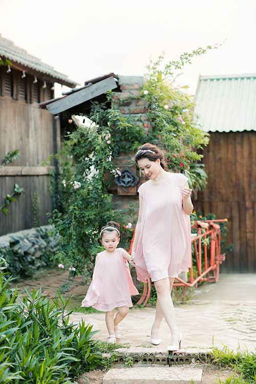 Bộ ảnh khiến quot;mọi bà mẹ muốn có con gáiquot; của MC truyền hình xinh đẹp - 10