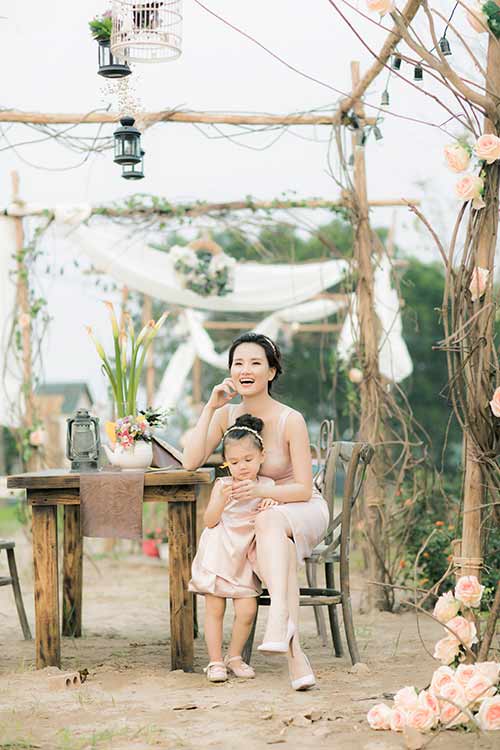 Bộ ảnh khiến quot;mọi bà mẹ muốn có con gáiquot; của MC truyền hình xinh đẹp - 8