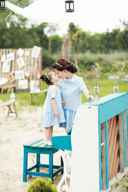Bộ ảnh khiến quot;mọi bà mẹ muốn có con gáiquot; của MC truyền hình xinh đẹp - 4