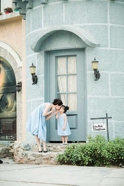 Bộ ảnh khiến quot;mọi bà mẹ muốn có con gáiquot; của MC truyền hình xinh đẹp - 6