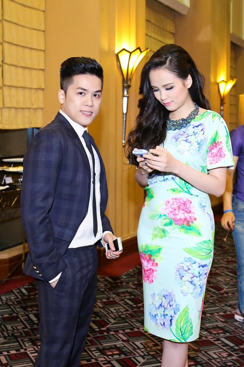 Diễm Hương tự tin đọ sắc bên HHHV thế giới 2007 - 8