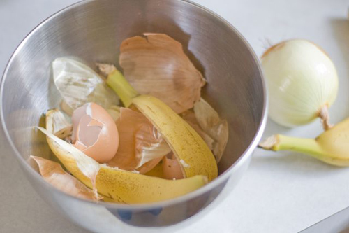 Hoa nở rực rỡ nhờ vỏ chuối, cọng rau trong nhà - 6