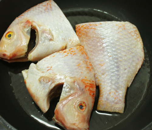 Cá diêu hồng om dưa cải chua - 2