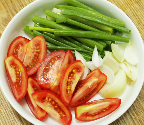 Cá diêu hồng om dưa cải chua - 4