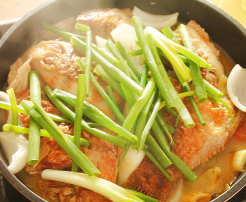 Cá diêu hồng om dưa cải chua - 8