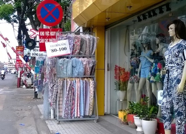 Người Sài Gòn chống chọi nắng nóng đỉnh điểm - 4