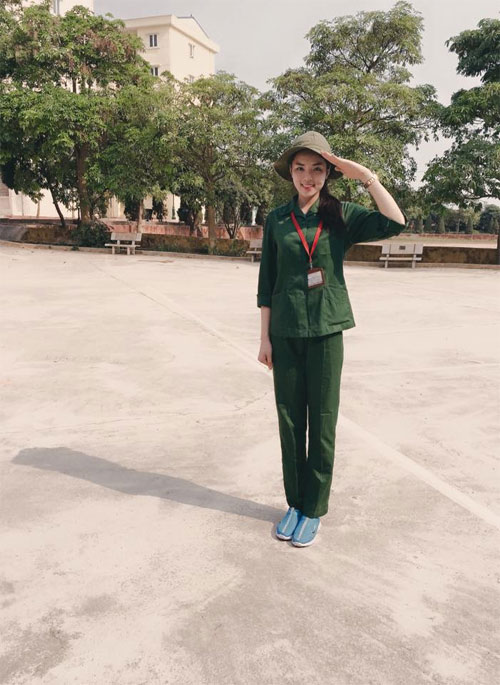 HH Kỳ Duyên đẹp hút hồn trong bộ quân phục - 1