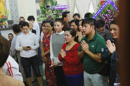 Người thân, đồng nghiệp khóc nghẹn trong tang lễ Duy Nhân - 3