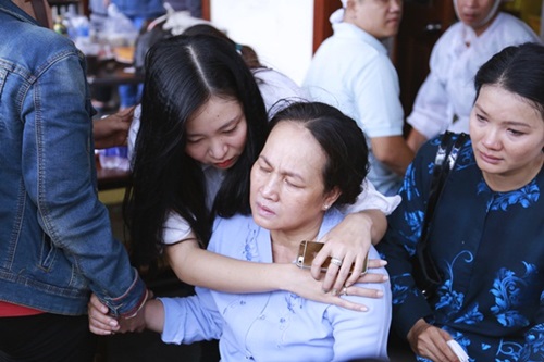 Người thân, đồng nghiệp khóc nghẹn trong tang lễ Duy Nhân - 8