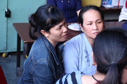 Lê Khánh khóc nghẹn khi đến viếng Duy Nhân - 7