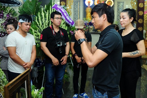 Ngân Khánh lặng lẽ đến viếng Duy Nhân lúc nửa đêm - 11