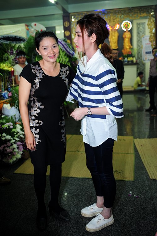 Ngân Khánh lặng lẽ đến viếng Duy Nhân lúc nửa đêm - 5