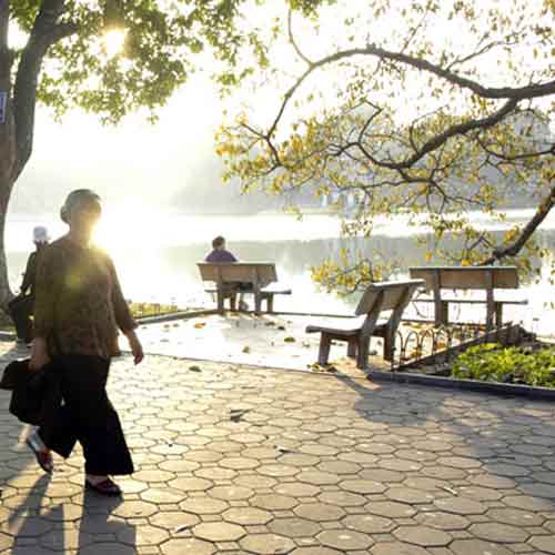 Nhiều nơi nắng nóng trên 38 độ, Hà Nội có mưa dông - 1