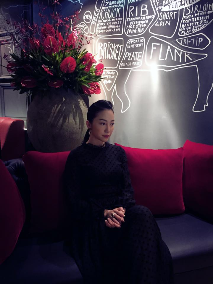 Hà Hồ khoe dáng nuột nà cùng quot;chim côngquot; Linh Nga - 5
