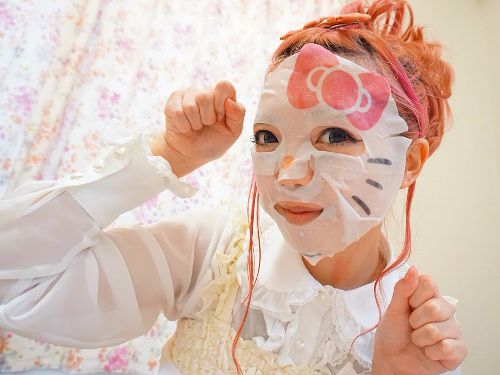 Chị em “sốt” với mặt nạ dưỡng da hình thú ngộ nghĩnh - 2