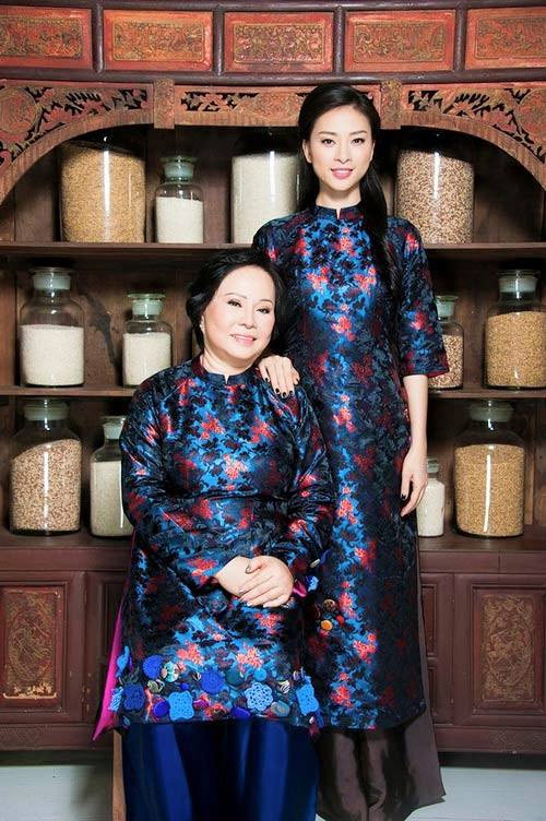 Trương Quỳnh Anh quot;xì tinquot; đi ăn cùng Tim ở Thái Lan - 10