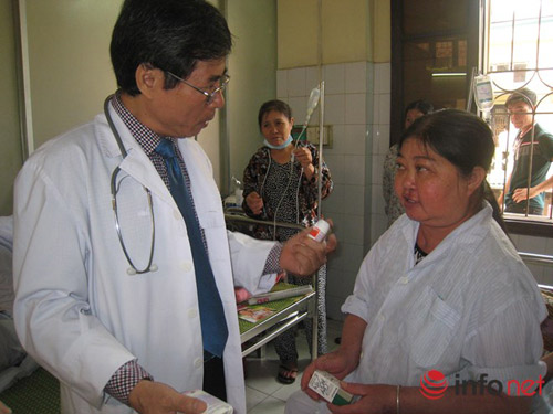 Uống thuốc nam chữa hen, người phụ nữ mọc lông đen kín người - 1