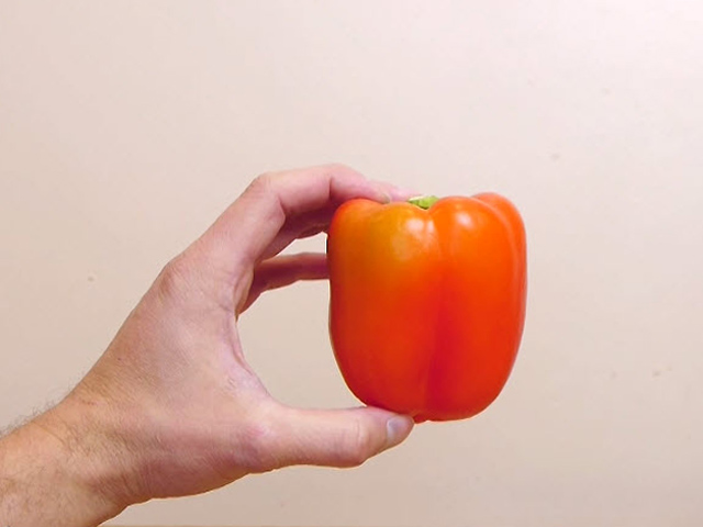 Cách thái ớt chuông cực chuẩn - 1