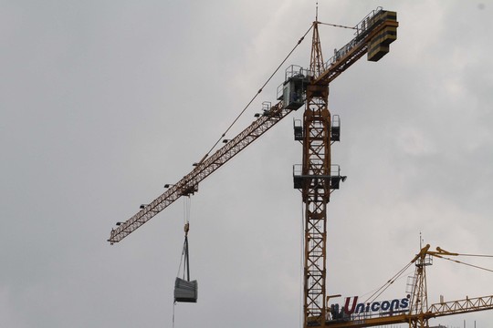 Rùng mình với hiểm họa lơ lửng trên cao - 7