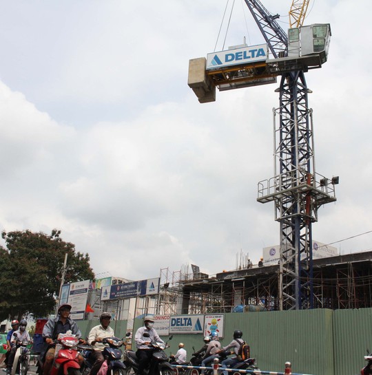 Rùng mình với hiểm họa lơ lửng trên cao - 5