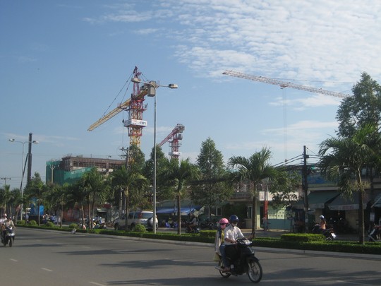 Rùng mình với hiểm họa lơ lửng trên cao - 14