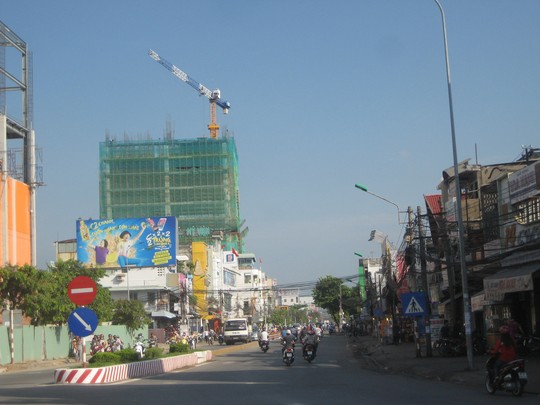 Rùng mình với hiểm họa lơ lửng trên cao - 13