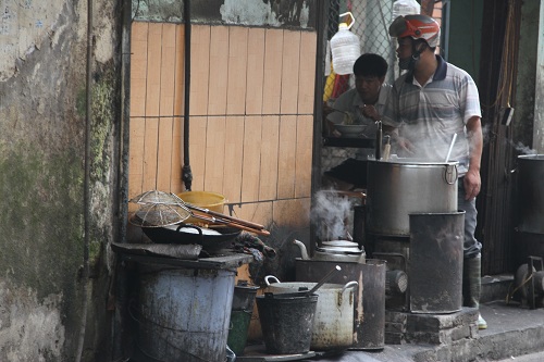 Cận cảnh đường đi của cá thối từ chợ đến quán ăn - 11