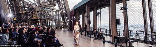 Mẫu Việt khiến thế giới xôn xao với sàn catwalk độc nhất vô nhị - 9