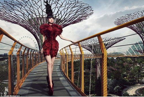 Mẫu Việt khiến thế giới xôn xao với sàn catwalk độc nhất vô nhị - 14