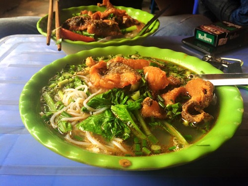 Cận cảnh đường đi của cá thối từ chợ đến quán ăn - 12