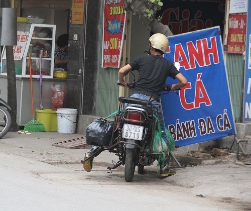 Cận cảnh đường đi của cá thối từ chợ đến quán ăn - 1