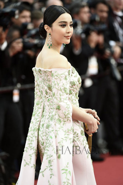 Sao Hoa ngữ mặc váy quot;chăn côngquot; lên thảm đỏ Cannes - 9
