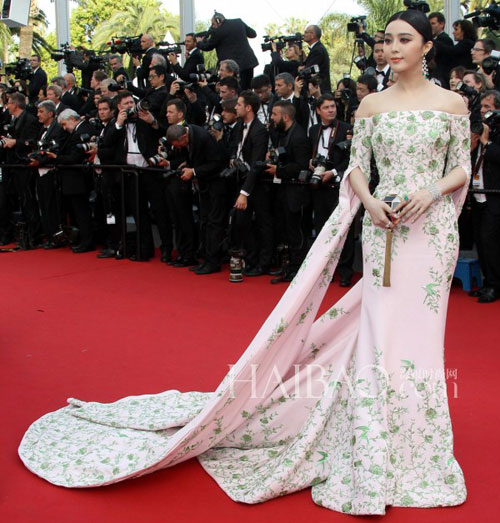 Sao Hoa ngữ mặc váy quot;chăn côngquot; lên thảm đỏ Cannes - 8