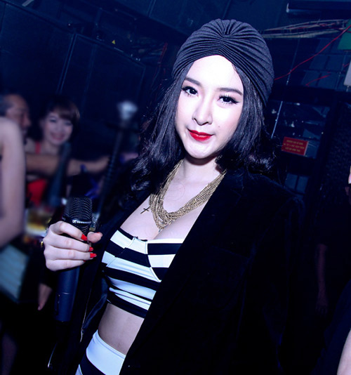 Khen chê quanh thời trang tóc của Angela Phương Trinh - 14