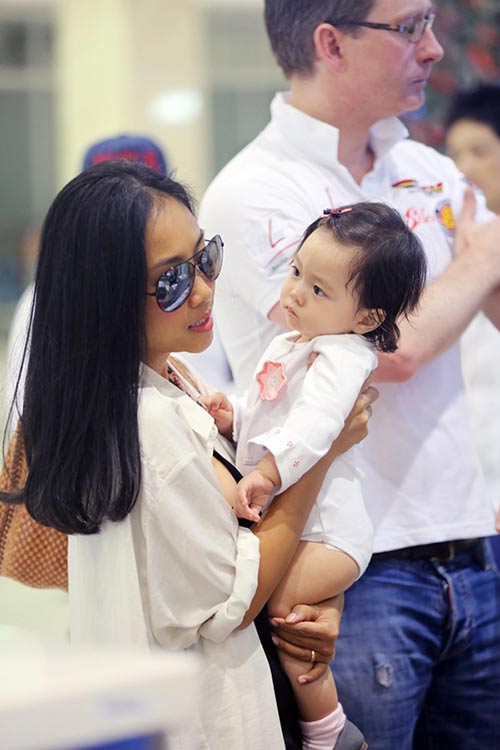 Clip cận cảnh gương mặt cực xinh con gái Đoan Trang - 5