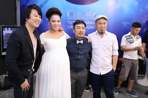 Thu Minh đẹp mũm mĩm bên chồng trước ngày sinh - 4