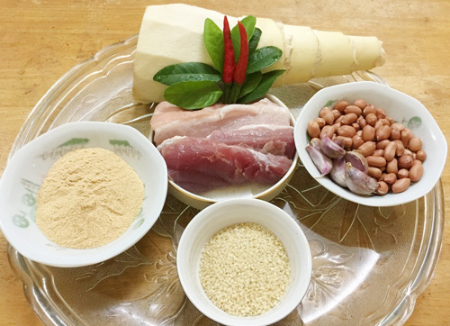 Gỏi măng thịt heo trộn thính đầy hấp dẫn - 1