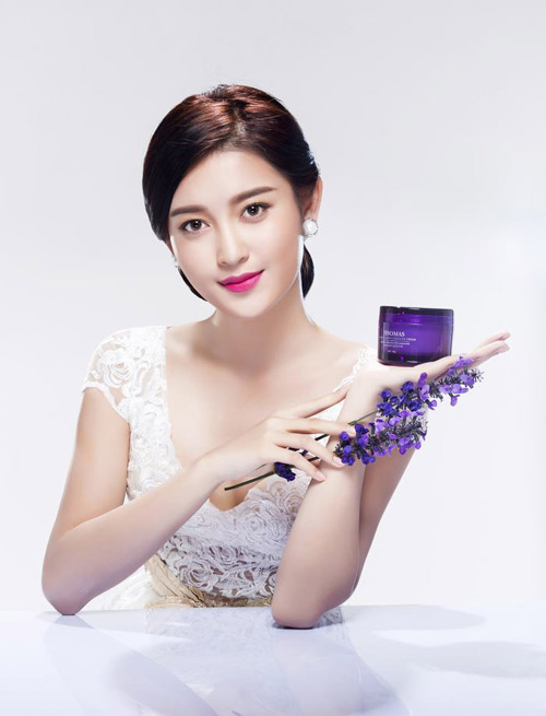 “Trợ thủ” sau vòng eo thon của Á hậu Huyền My - 4