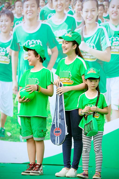 MC Thanh Thảo Hugo và con gái đi bộ gây quỹ từ thiện - 3