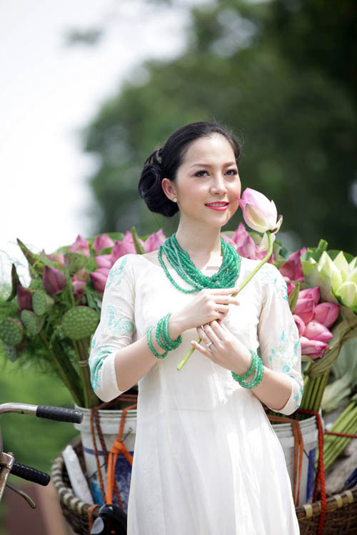 Điểm danh những mỹ nữ trán dô của showbiz Việt - 17