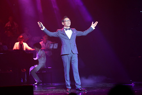 Nhạc sĩ Nguyễn Ánh 9 khóc lặng trên sân khấu liveshow - 10