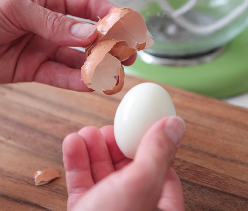 Làm thế nào để bóc trứng luộc dễ dàng? - 6