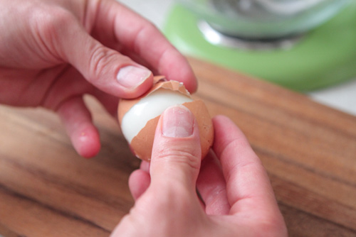 Làm thế nào để bóc trứng luộc dễ dàng? - 5